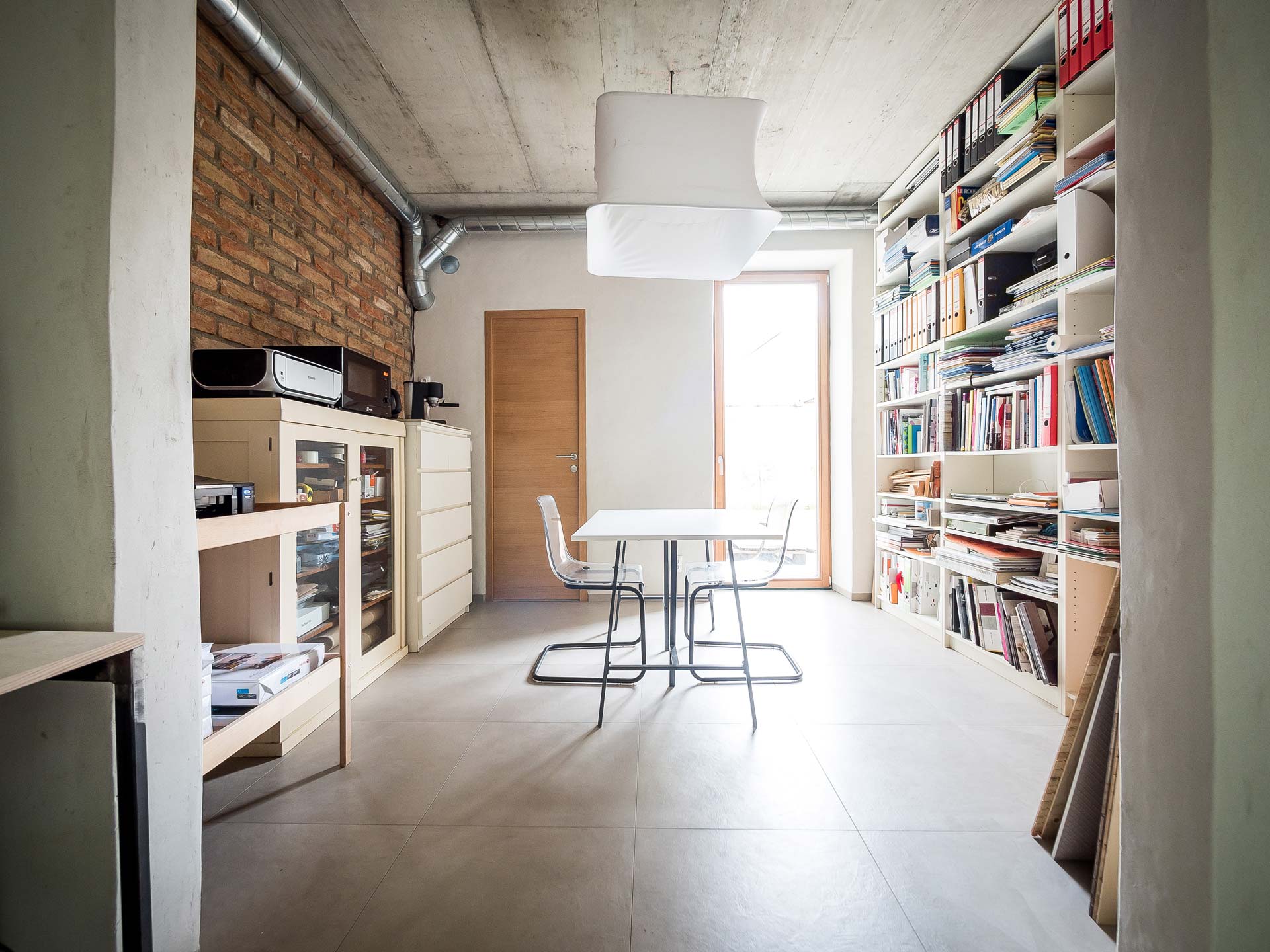 REKONSTRUKCE DOMU V MALOMĚŘICÍCH - INTERIÉR PRACOVNY